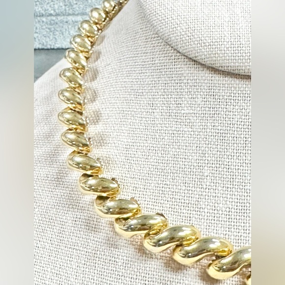 Vintage Signed Pat. 4774.743 Napier Shinny Gold Tone Collar Necklace - Picture 2 of 5